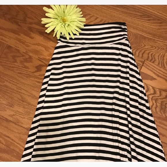 Forever 21 maxi skirt - Picture 2 of 2